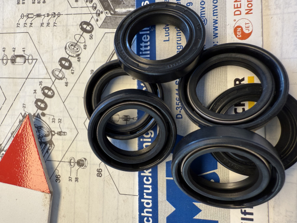 Öldichtung / Simmerring Ölseitig KEW 02 + A2 Pumpe VPE 6 Stück